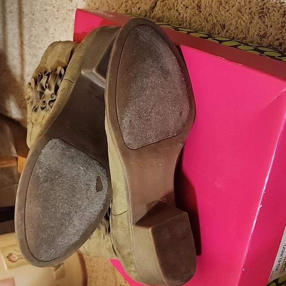 10M womens boots. $20.00 - Picture 3 of 5